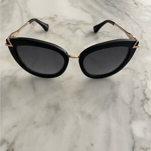 SONIX Sunglasses Women's Melrose Cat Eye Black frame